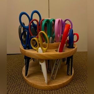 1 Rotating Scissors Holder (can hold 20 scissors)